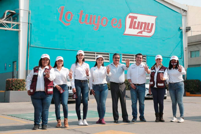 Rosi-Bayardo-visita-a-trabajadores-de-Grupomar
